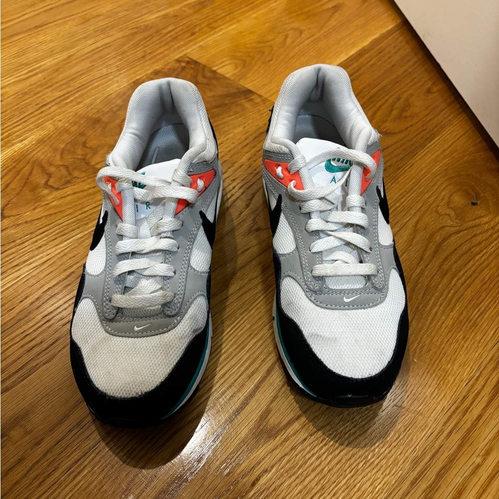 Nike White and Light Gray Sneakers (Inner Tongue Label Visible)